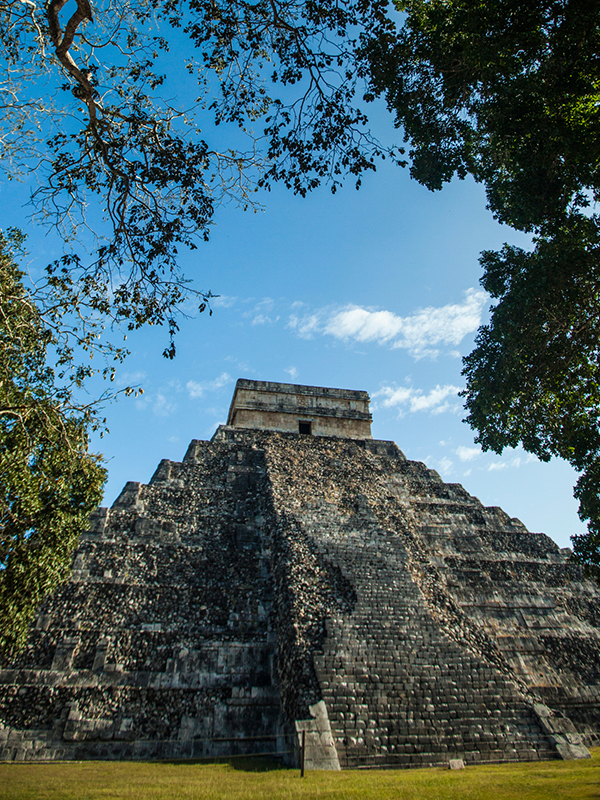Symbolic photo of a Latin American landmark representing the Latin America Kit and readiness for travel.